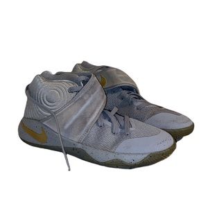 Nike Youth Size 6 Kyrie Battle Grey 2 Sneakers